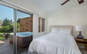 Mother In Law Suite With Private Hot Tub--Downtown